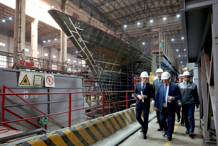 Сенаторы проверили готовность Амурского завода к строительству фрегатов