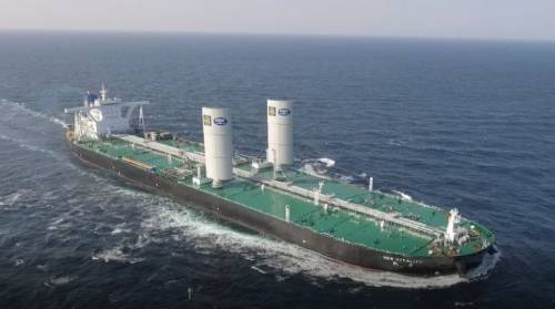 В Китае протестировали металлические паруса на крупном танкере