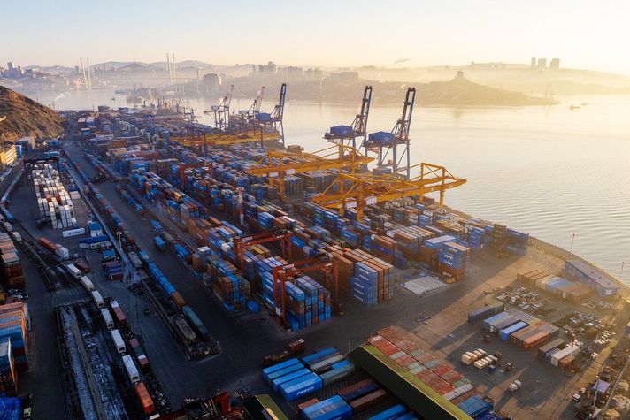 Владивостокский морской торговый порт сохраняет лидерство по контейнерообороту