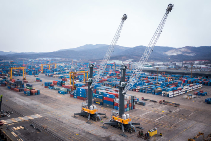Группа Global Ports приобрела два мобильных крана для терминала ВСК