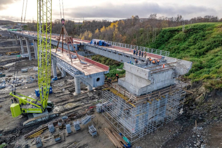 Завершен монтаж железнодорожного моста к угольному порту 'Лавна'