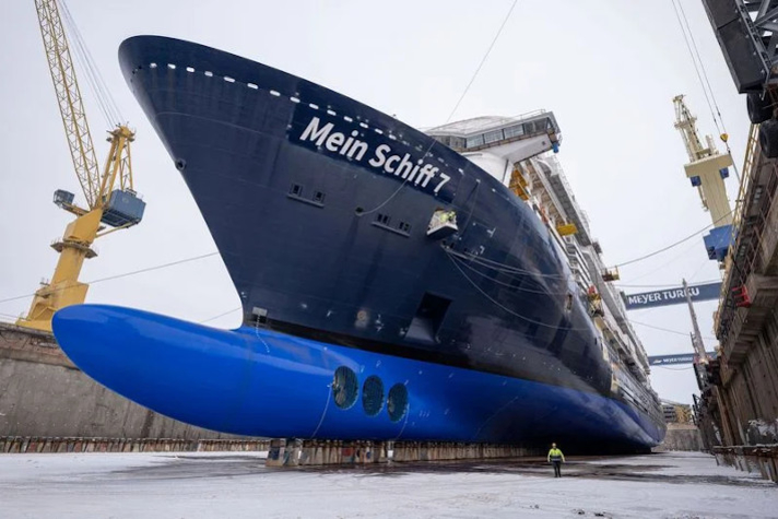 В Финляндии спустили на воду круизный лайнер на метаноле