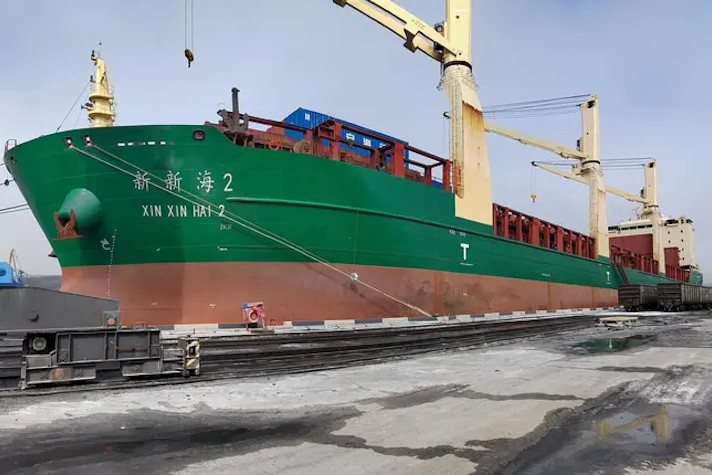 Китайская компания запустила регулярный контейнерный сервис по Северному морскому пути