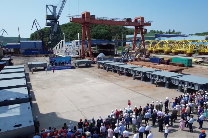 День кораблестроителя на Находкинском судоремонтном заводе отметили закладкой 14 краболовов