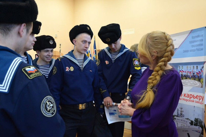 Корабелы Кронштадтского морского завода рассказали студентам о профессии судоремонтника