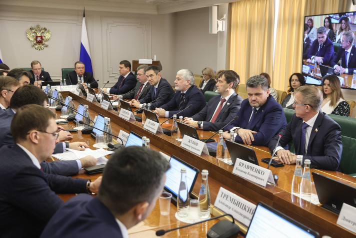 Алексей Рахманов рассказал сенаторам о причинах увеличения сроков строительства рыболовецких судов