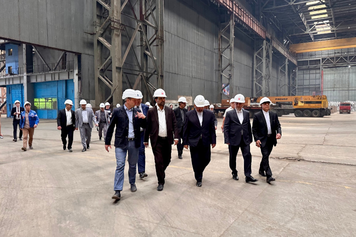 Представители Ирана осмотрели ход строительства контейнеровозов на заводе 'Лотос'