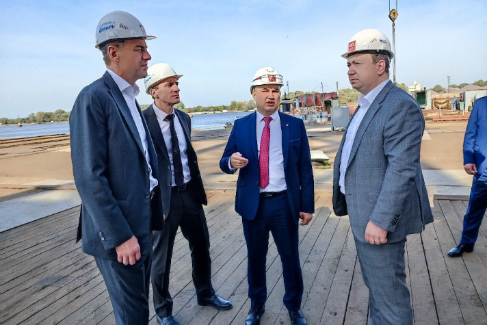 Гендиректор ОСК оценил ход модернизации завода 'Янтарь'