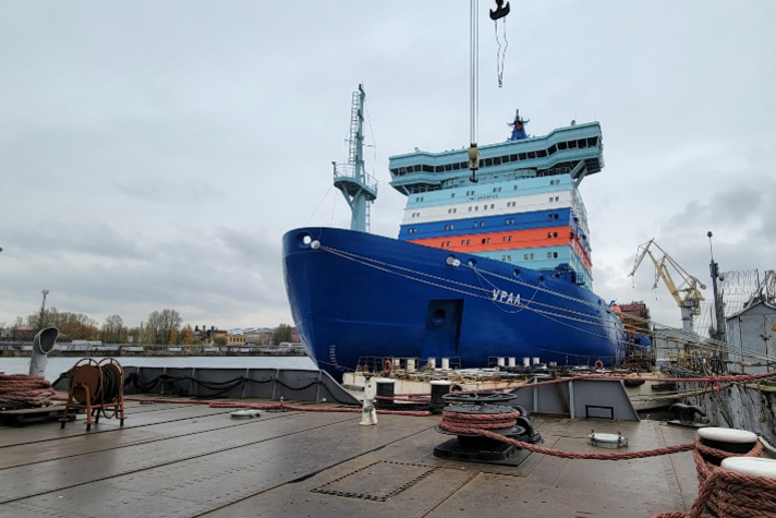 Атомный ледокол 'Урал' возвращается в Мурманск после ремонта в Санкт-Петербурге