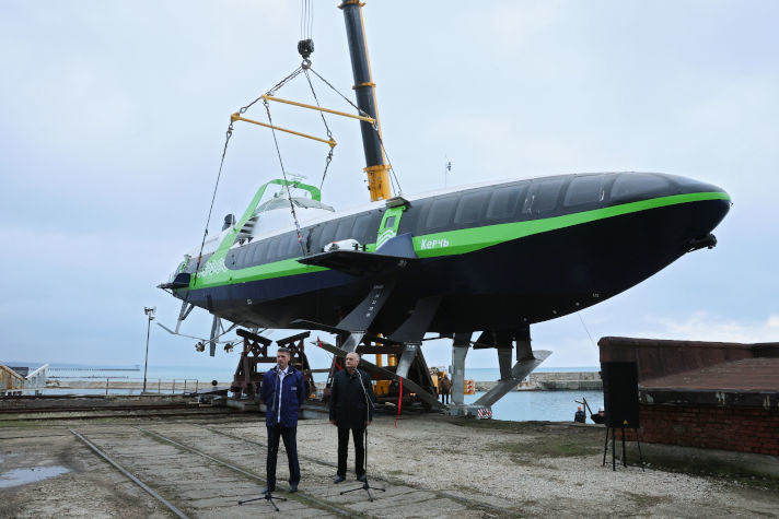 На заводе 'Море' спустили на воду пятое судно на подводных крыльях 'Комета 120М'