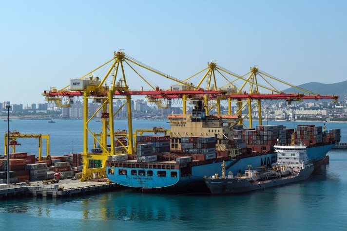 В основных черноморских портах возобновились швартовные операции и перевалка грузов