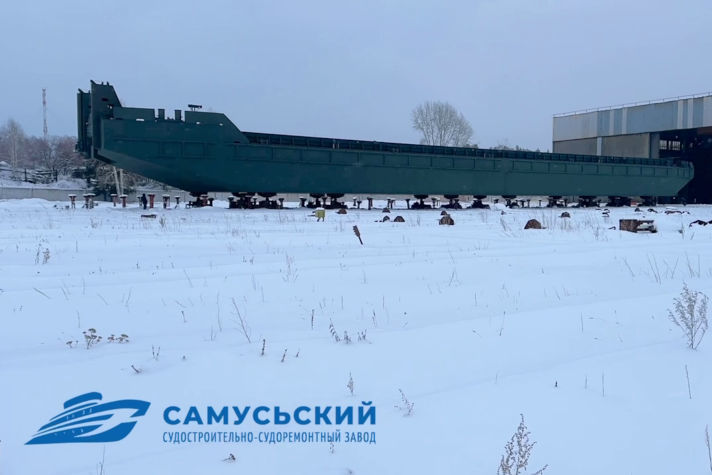 На Самусьском ССРЗ выкатили из цеха восьмую баржу проекта RDB 66.68M