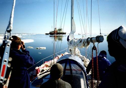 Омская яхта 'Сибирь' приближается к Антарктиде