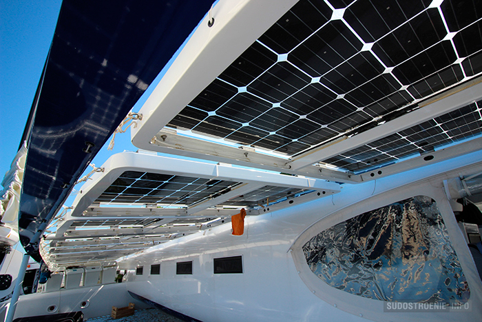 Двусторонние солнечные панели судна Energy Observer