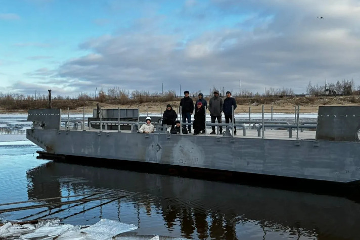 Первое судно "Жатайской судоверфи" / Фото: пресс-служба Минтранса Якутии