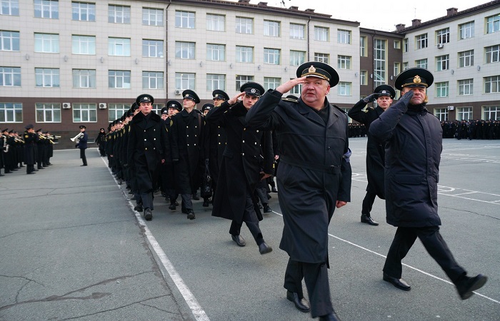 МГУ им. адм. Г.И. Невельского провел построение на плацу в честь дня ...