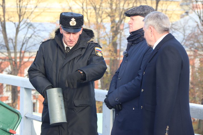 Полуденный выстрел с Петропавловской крепости