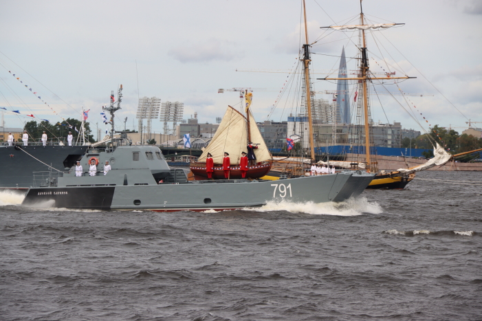 Главный военно-морской парад на Неве