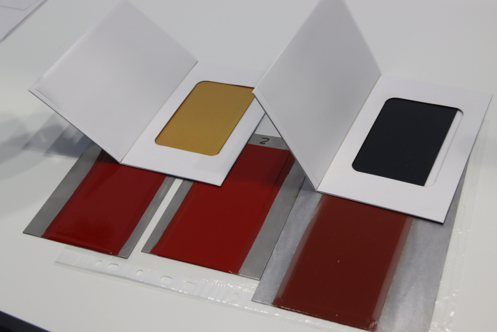 Образцы материалов "Русских красок" для яхтенного сегмента