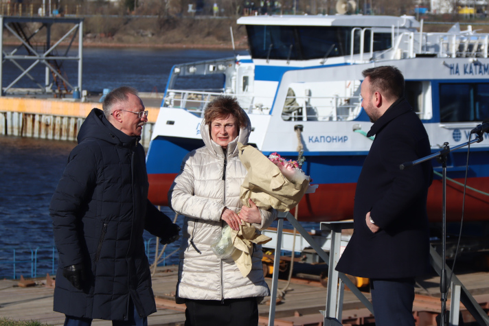 Крестная мать катамарана "Капонир" Вера Макова