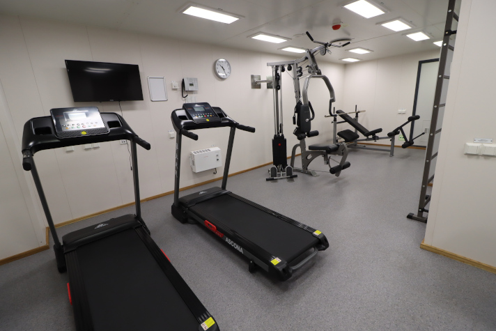 Большой морозильный рыболовный траулер "Капитан Юнак"