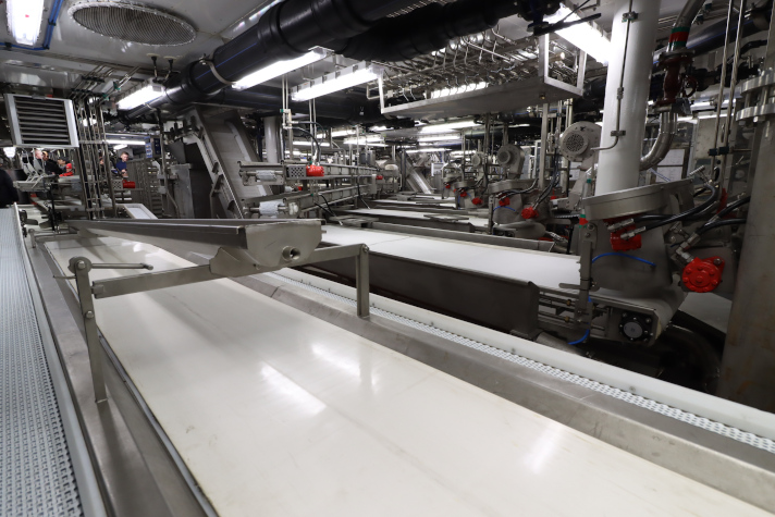 Большой морозильный рыболовный траулер "Капитан Юнак"