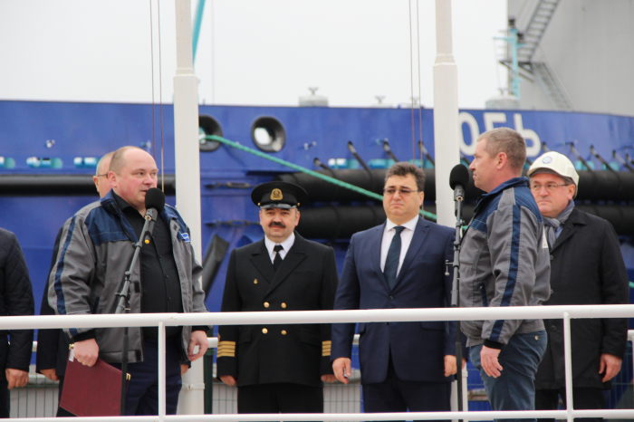 Церемония передачи портового ледокола "Обь"