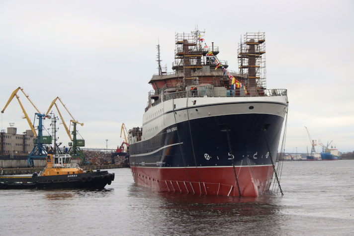 Спуск на воду траулера "Механик Щербаков" / Фото: Sudostroenie.info