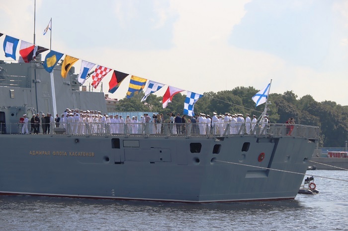 Подъем флага на фрегате "Адмирал флота Касатонов"