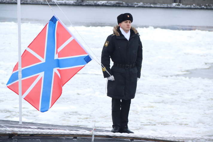 Подъем флага на ДЭПЛ "Можайск"