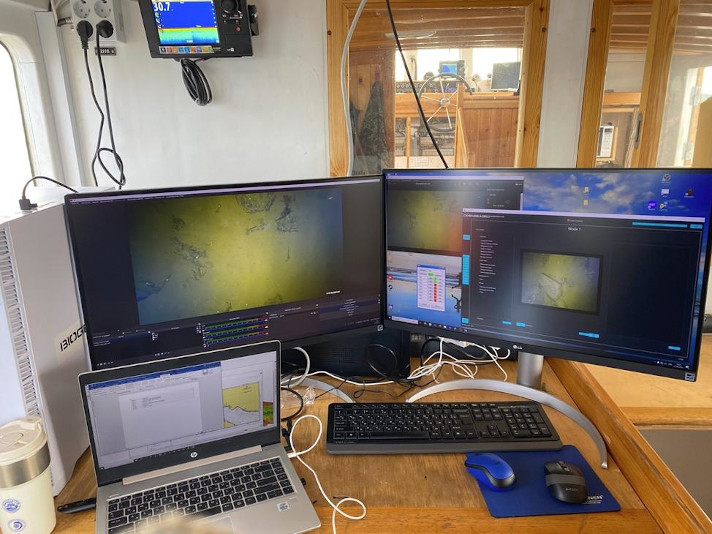 Работа ПАК "OpenSeaGeo" на борту научно-исследовательского судна. Автор фото: Артём Бич