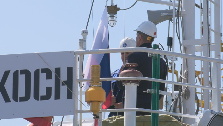На Камчатке подняли флаг на рыболовном сейнере 