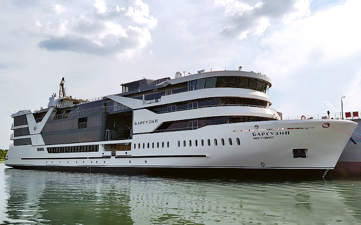 Круизное судно "Баргузин"