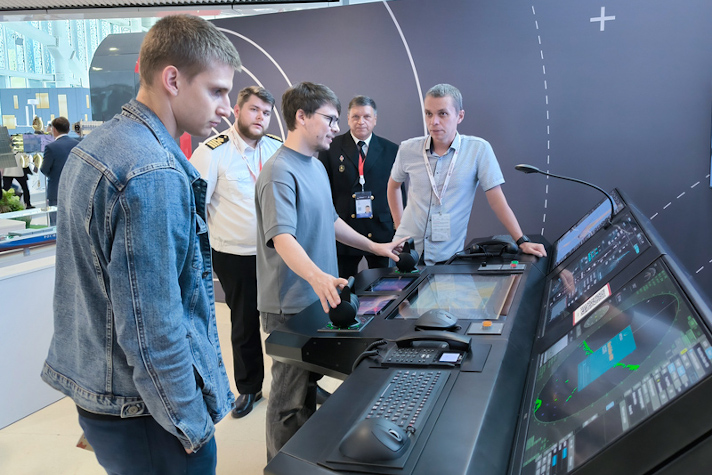 Пульт дистанционного управления судами