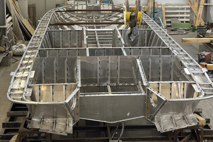 Закладка высокоскоростного пассажирского бескоечного судна проекта L390