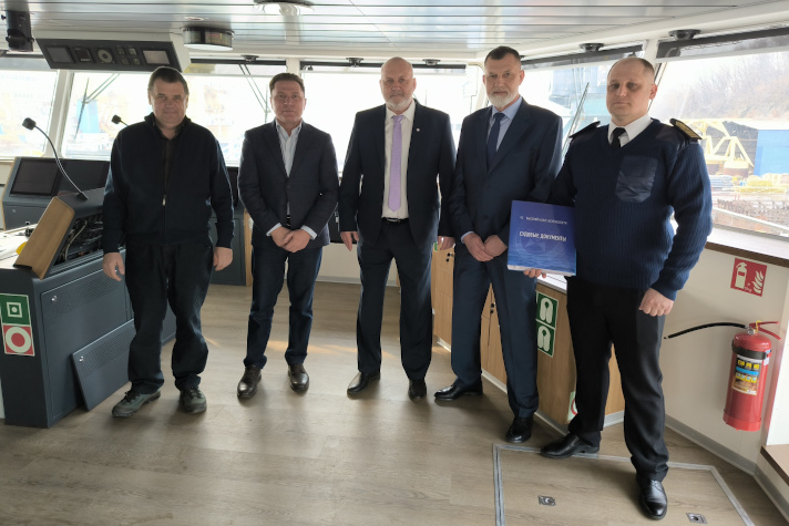 Выдача классификационных документов на краболов "Бухта Натальи"