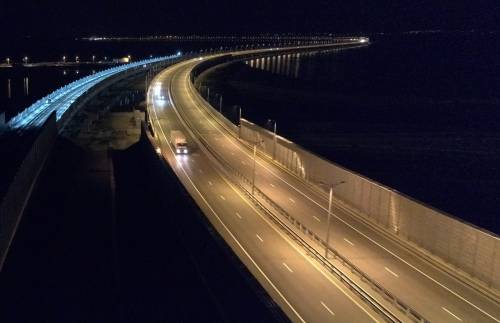 Да будет свет: Крымский мост зажегся в ночи