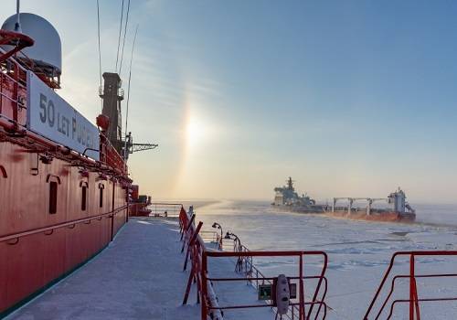В первый раз в первый рейс: ледокол 'Арктика' отправился на Чукотку