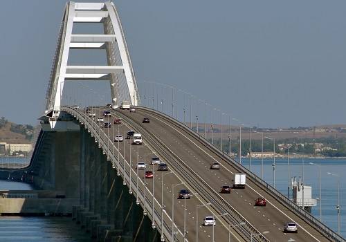 За полтора года работы по Крымскому мосту проехало 8 млн автомобилей