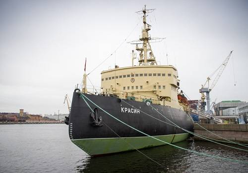 На борту ледокола 'Красин' открылась выставка 'Будущее ледокольного флота России. Проект 22220'