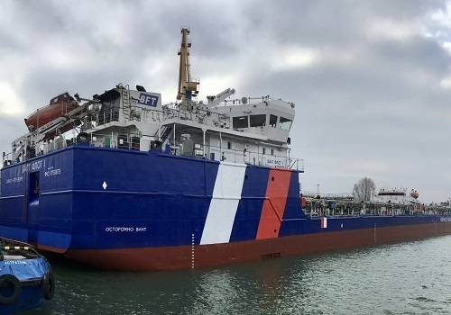 ССРЗ 'Мидель' проводит ремонт танкера 'Балт Флот 1'
