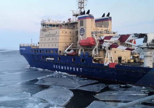 Ледокол 'Новороссийск' прибыл в морской порт Ванино