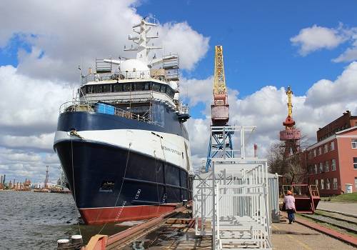 Завод 'Янтарь' начал швартовные испытания судна 'Евгений Горигледжан'