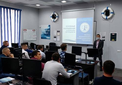 17 инспекторов РС прошли повышение квалификации в ГУМРФ имени Макарова