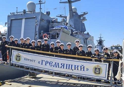 Воспитанники Нахимовского военно-морского училища начали ежегодную практику