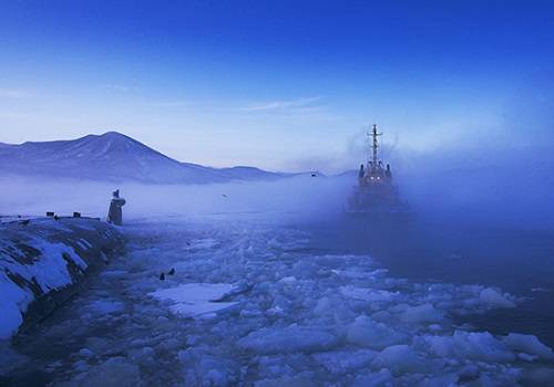 В Авачинской губе на Камчатке судоходный фарватер очистили ото льда