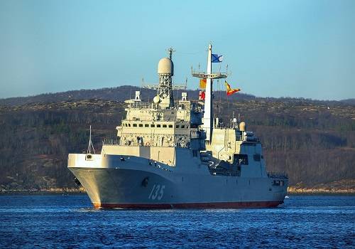 10 СРЗ ремонтирует большой десантный корабль 'Иван Грен'
