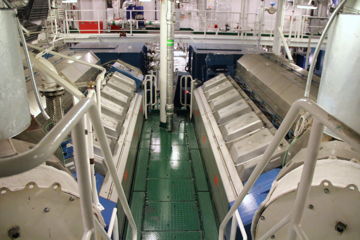 В проекте ледокола 21900М2 замещено 250 позиций оборудования, включая двигатели