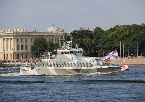 Противодиверсионные катера Северного флота взяли курс на Санкт-Петербург