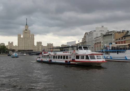 Запрет на пассажирские перевозки по рекам Москвы и Петербурга провоцирует убытки на миллиарды